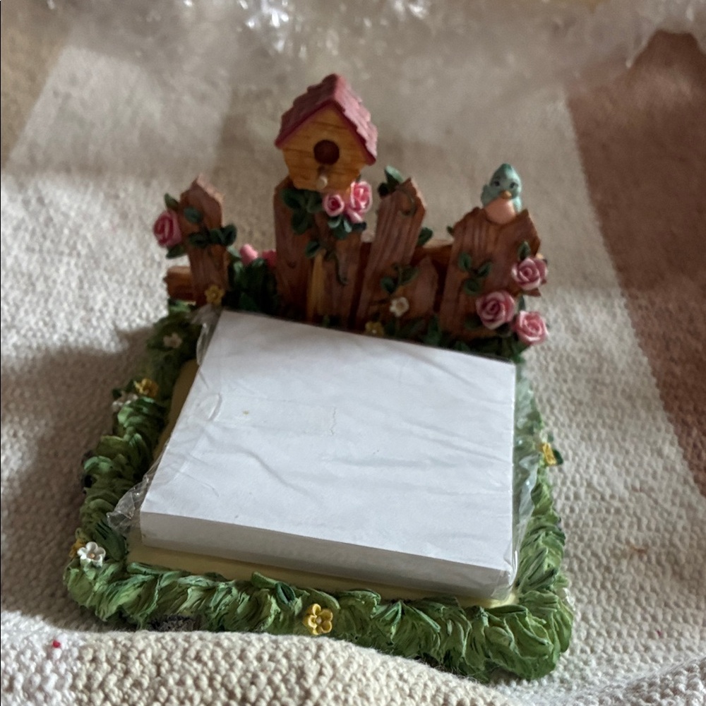 Charming Birdhouse Note Holder with Floral Accents